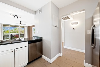 Remodeled & Spacious light and bright 2 bedroom, 2 bathroom - photo 3