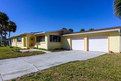 Welcome to the charm of beachside living on Country Club Drive - photo 4