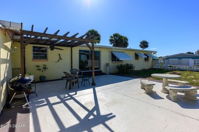 Welcome to the charm of beachside living on Country Club Drive - photo 5