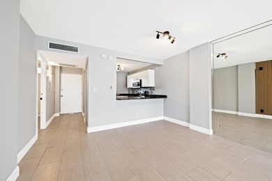 Remodeled & Spacious light and bright 2 bedroom, 2 bathroom - photo 10
