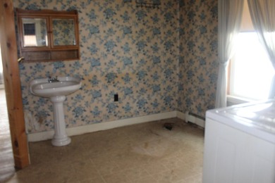 Great property , sound bones, lots of new windows, 10 room house - photo 15
