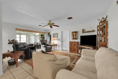 Welcome to the sought-after 55+ community of Palm Grove in Fort - photo 15