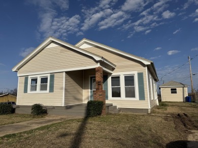 Tenn Tom Waterway Home For Sale in Amory Mississippi