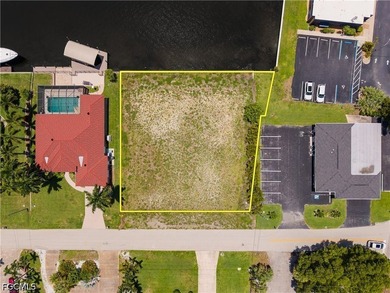Welcome to 1612 SE 41st Street, a rare direct Gulf-access triple - photo 2