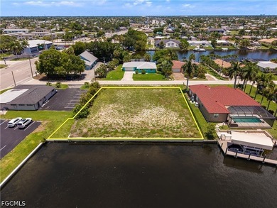 Welcome to 1612 SE 41st Street, a rare direct Gulf-access triple - photo 6