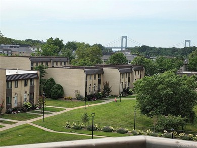 Luxury Coop Centrally Located . Move in Ready. Hardwood Floors - photo 2