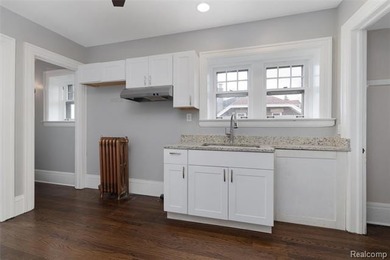 Known as *The Castle on the Lake,* this iconic Lake St. Clair - photo 2