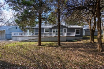 Lake Texoma Home Sale Pending in Gordonville Texas