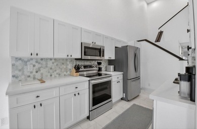 Modern, clean, and filled with natural light-this 3-bedroom, 2 - photo 5
