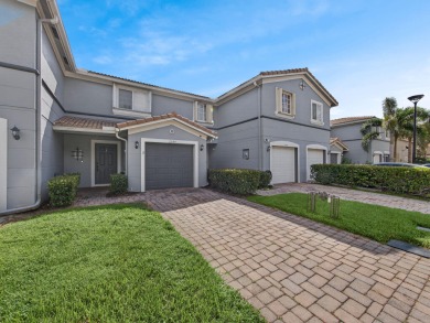 Lake Townhome/Townhouse For Sale in Port Saint Lucie, Florida