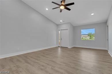 Opportunity knocks in Cape Coral! This duplex offers two - photo 4