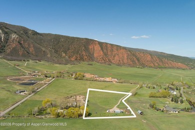 EMMA ~ THE HIDDEN GEM OF THE VALLEY Exceptional Single-Family - photo 12