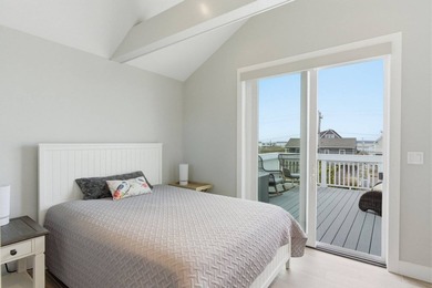 A turnkey oceanfront offering, 905 Dune Road has been fully - photo 13