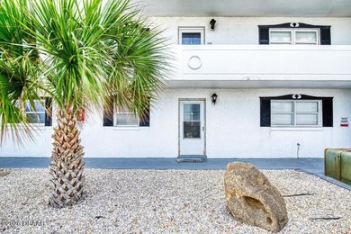 Motivated Seller! Beautiful ground floor condo with private - photo 2