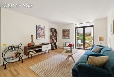 A rare opportunity to own a true three-bedroom with private - photo 2