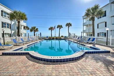 Motivated Seller! Beautiful ground floor condo with private - photo 4