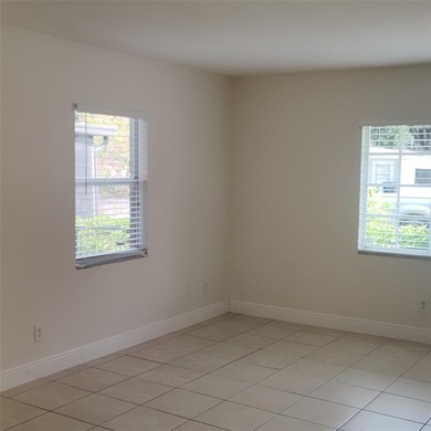 ***NO HOA....NO CDD ****THIS BRIGHT, LOVELY AND SPACIOUS 3 BR, 2 - photo 4