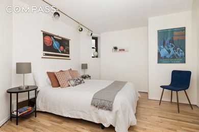 A rare opportunity to own a true three-bedroom with private - photo 9