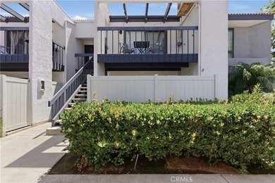 Text/call for private showings. Huntington Beach 92648 Villa - photo 1