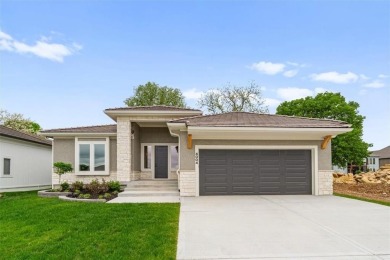 Lakewood Lakes Home For Sale in Lees Summit Missouri