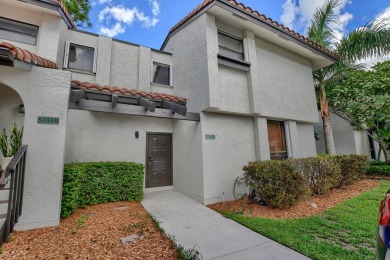 (private lake, pond, creek) Townhome/Townhouse For Sale in Boca Raton Florida