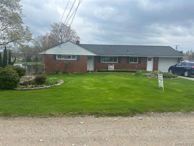 Townsend Lake Home For Sale in Clarkston Michigan