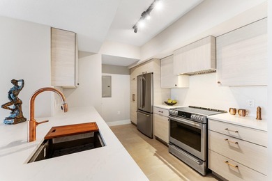 Fully renovated 11th-floor 2BR/2BA condo with stunning southeast - photo 12