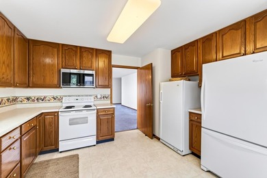 Perfectly situated in the popular Fieldstone neighborhood, this - photo 6