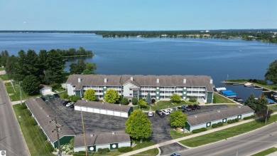 Lake Cadillac Condo Sale Pending in Cadillac Michigan