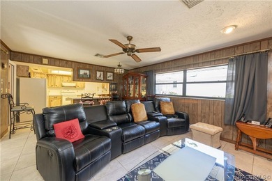 Spacious and full of character, this 2,600 sq. ft. mid-century - photo 15