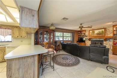 Spacious and full of character, this 2,600 sq. ft. mid-century - photo 17