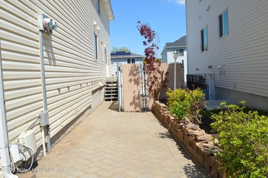 Welcome to this well maintained, fully detached 2-family home in - photo 24
