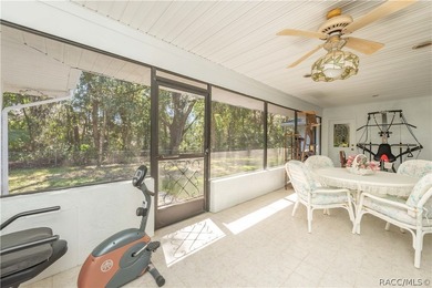 Spacious and full of character, this 2,600 sq. ft. mid-century - photo 32