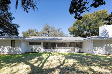 Spacious and full of character, this 2,600 sq. ft. mid-century - photo 33