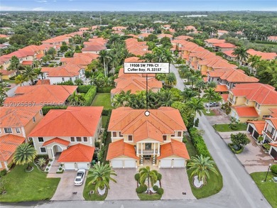Discover luxury living in this stunning 5 bed/4 bath Florence - photo 2