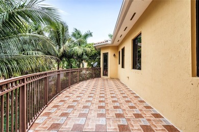 Discover luxury living in this stunning 5 bed/4 bath Florence - photo 9