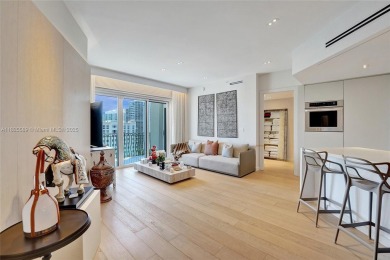 Luxurious and professionally decorated 2 bedroom/2 bathroom unit