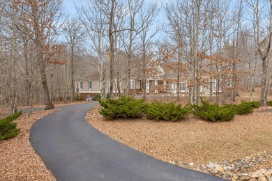 Mountain Retreat - Nestled upon 3.75 acres of wooded privacy - photo 6