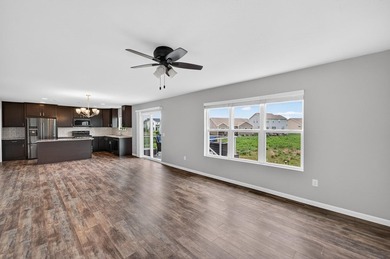 Welcome home to this beautiful, meticulously maintained - photo 3