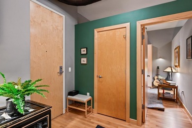 This beautiful 4th Ward condo has it all... two bedrooms + den - photo 3