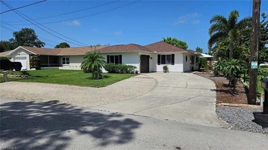 Priced to sell! Charming 3 br 2 ba with one car garage that's - photo 1