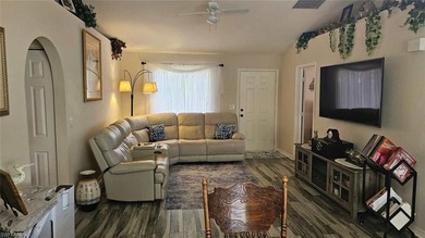 Priced to sell! Charming 3 br 2 ba with one car garage that's - photo 6
