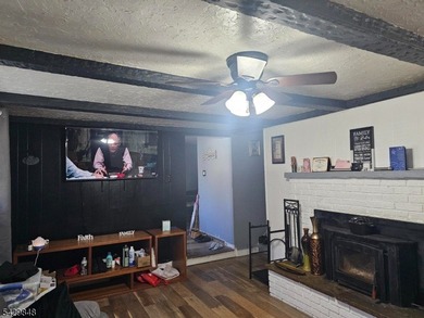 Welcome to your dream lake retreat! This charming three-bedroom - photo 4