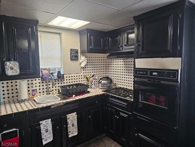 Welcome to your dream lake retreat! This charming three-bedroom - photo 5