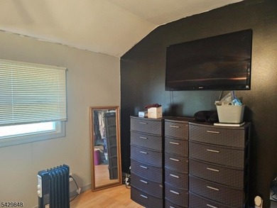 Welcome to your dream lake retreat! This charming three-bedroom - photo 7