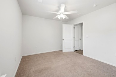 Spacious and beautifully maintained 5-bedroom, 3 full bath home - photo 11