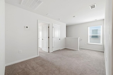 Spacious and beautifully maintained 5-bedroom, 3 full bath home - photo 21