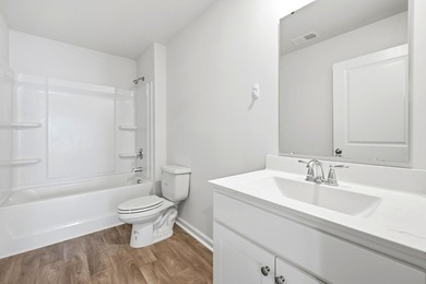 Spacious and beautifully maintained 5-bedroom, 3 full bath home - photo 23
