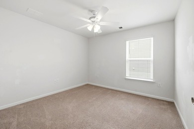 Spacious and beautifully maintained 5-bedroom, 3 full bath home - photo 25