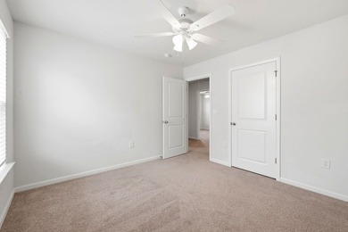 Spacious and beautifully maintained 5-bedroom, 3 full bath home - photo 26